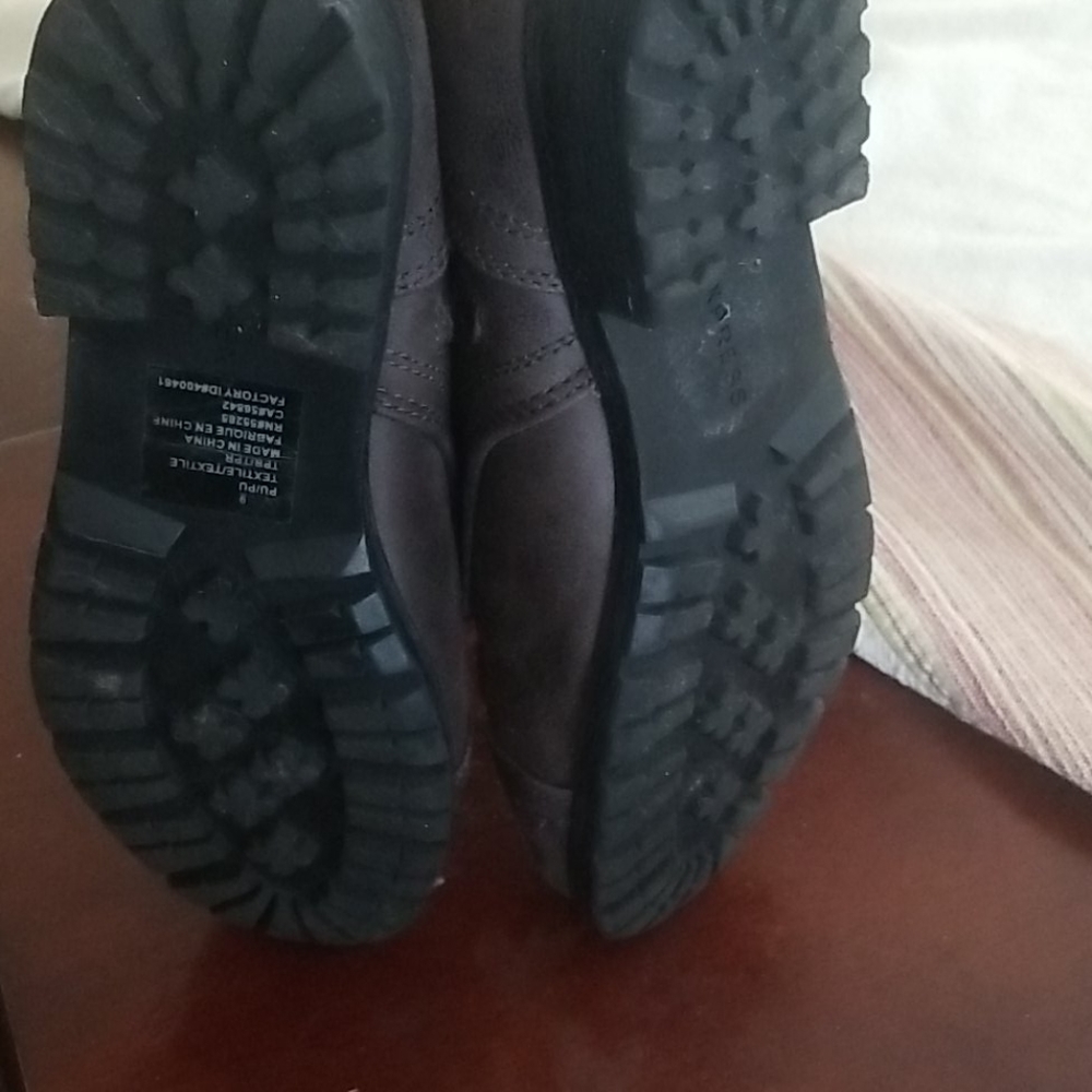 Shoes - Picture 7 of 8